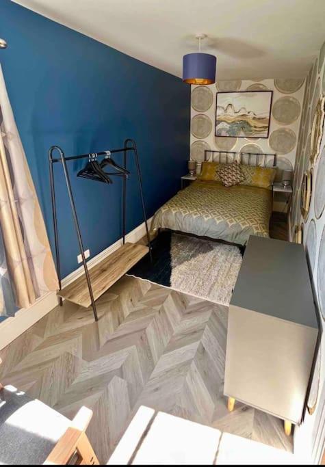 Spacious Semi-Detached Southsea House, Free Parking On Drive Portsmouth Bagian luar foto