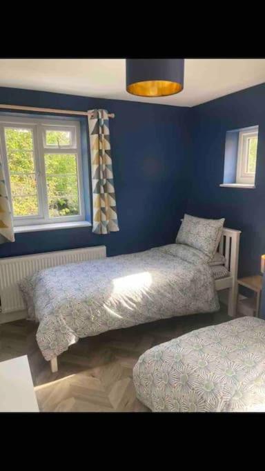 Spacious Semi-Detached Southsea House, Free Parking On Drive Portsmouth Bagian luar foto