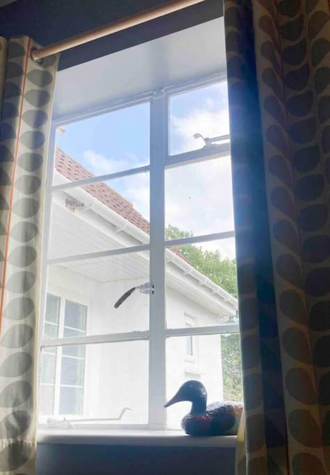 Spacious Semi-Detached Southsea House, Free Parking On Drive Portsmouth Bagian luar foto
