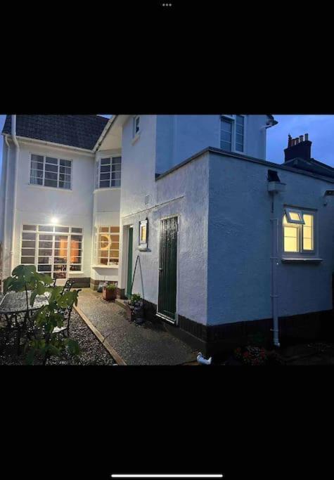 Spacious Semi-Detached Southsea House, Free Parking On Drive Portsmouth Bagian luar foto