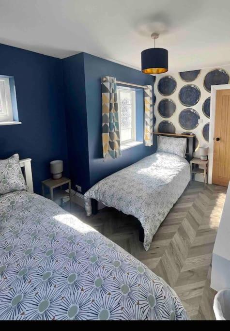 Spacious Semi-Detached Southsea House, Free Parking On Drive Portsmouth Bagian luar foto
