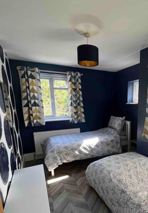 Spacious Semi-Detached Southsea House, Free Parking On Drive Portsmouth Bagian luar foto