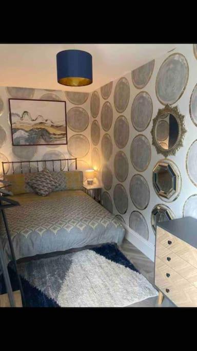 Spacious Semi-Detached Southsea House, Free Parking On Drive Portsmouth Bagian luar foto