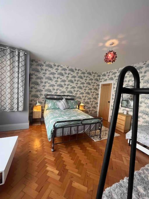 Spacious Semi-Detached Southsea House, Free Parking On Drive Portsmouth Bagian luar foto