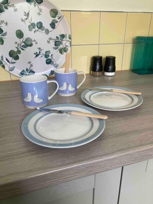 Spacious Semi-Detached Southsea House, Free Parking On Drive Portsmouth Bagian luar foto