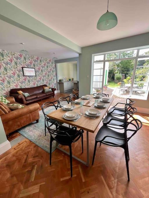 Spacious Semi-Detached Southsea House, Free Parking On Drive Portsmouth Bagian luar foto