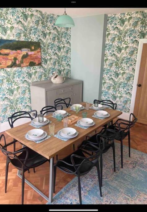 Spacious Semi-Detached Southsea House, Free Parking On Drive Portsmouth Bagian luar foto