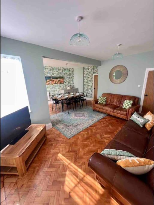 Spacious Semi-Detached Southsea House, Free Parking On Drive Portsmouth Bagian luar foto